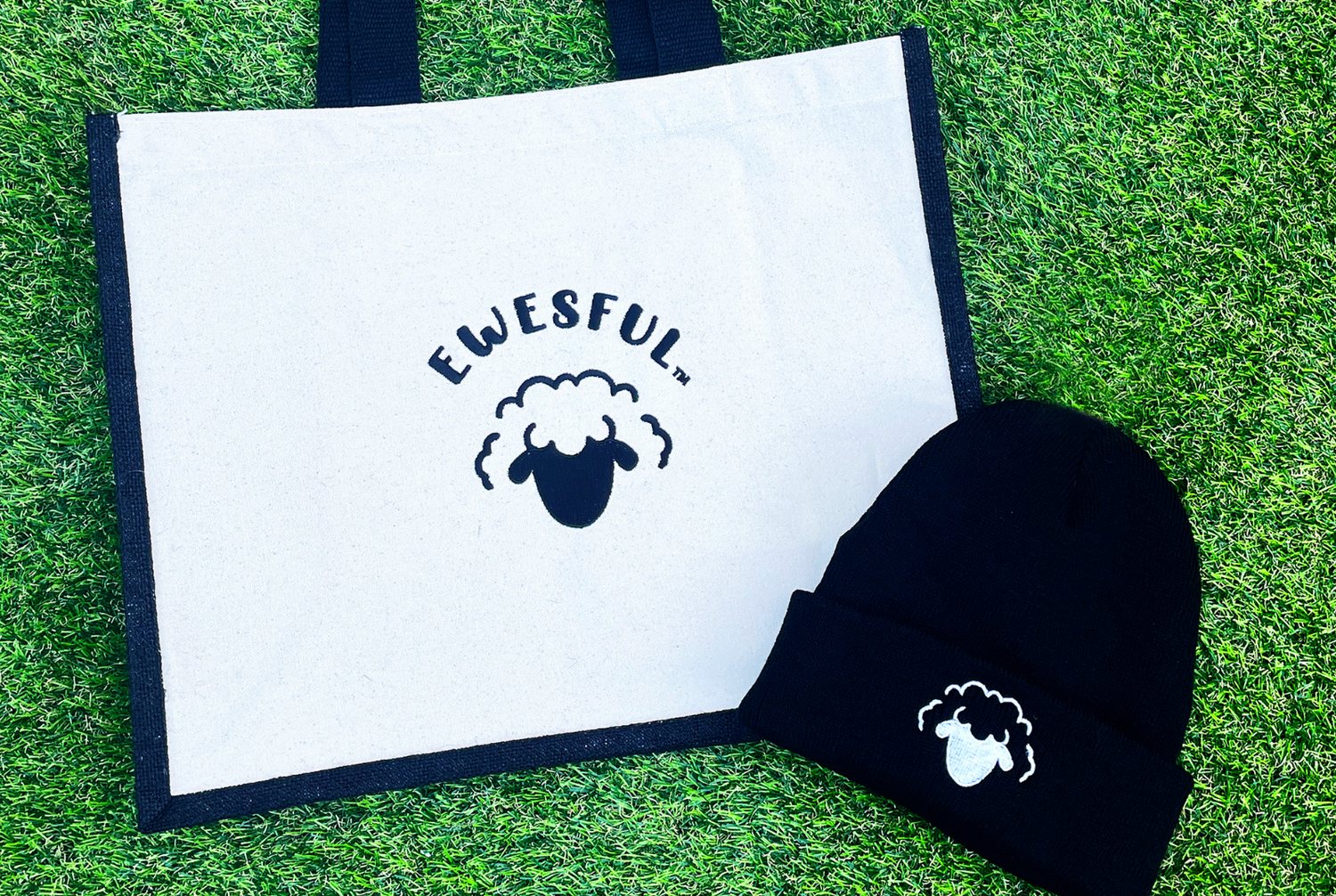 A black and natural jute shopping bag with knitted beanie hat featuring sheep embroidery logo.